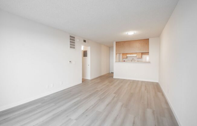 2 beds, 1 bath, $2,195, Unit 9