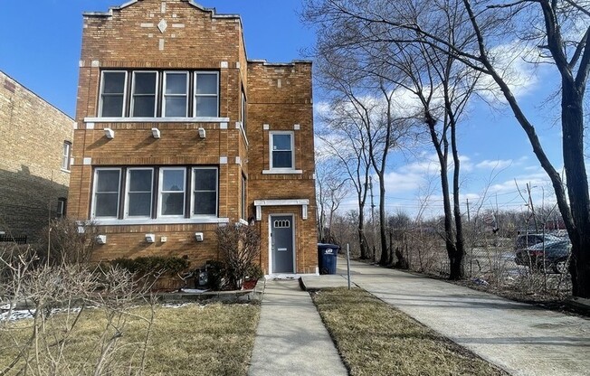 215 N 2 AVE