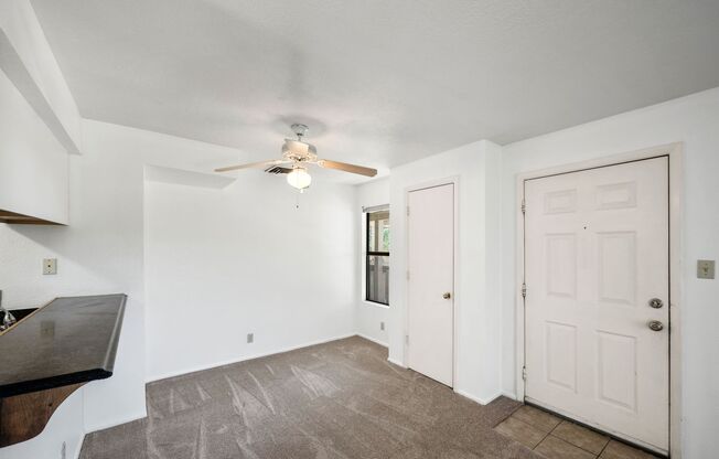 1 bed, 1 bath, 582 sqft, $1,300, Unit Unit 326