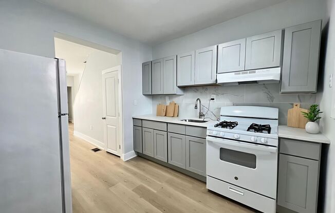 Remodeled 3bd/1 House with Rear yard!! SECTION 8 ONLY!!