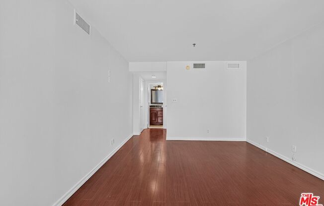 3 beds, 4 baths, 2,426 sqft, $6,995, Unit 309