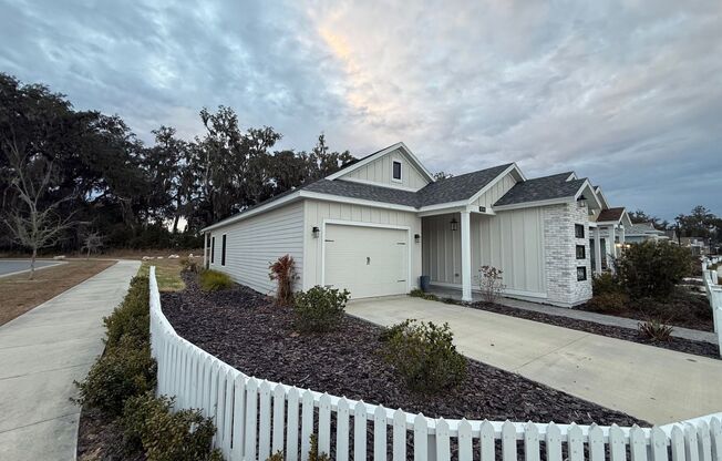 Beautiful Home located in Fairway Pointe