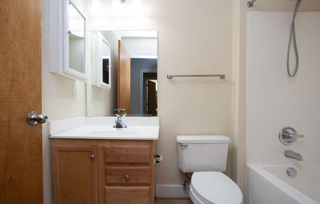 2 beds, 2 baths, 900 sqft, $1,840, Unit 108