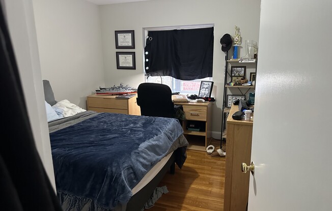 2 beds, 1 bath, $2,930, Unit 4
