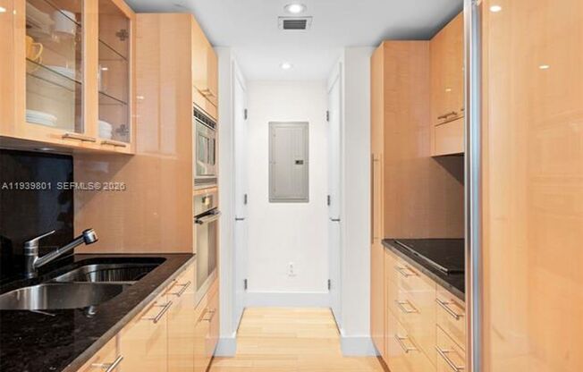 2 beds, 2 baths, 993 sqft, $7,500, Unit 6801 Collins Ave appt 1409