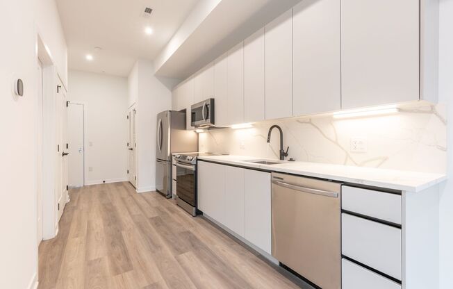 Studio, 1 bath, 550 sqft, $1,315, Unit 403