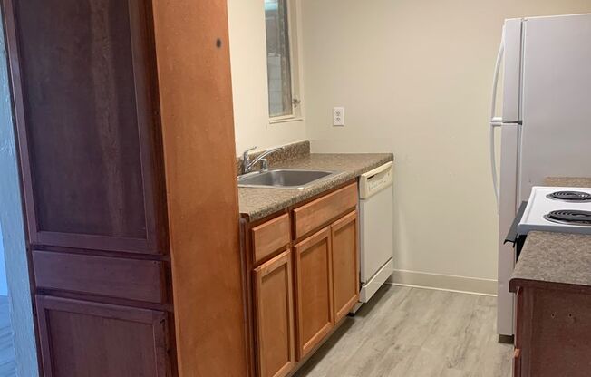 2 beds, 1 bath, $1,800, Unit # 12