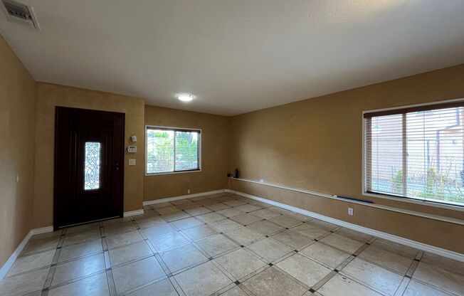 MOVE-IN READY 3+2 w/hardwood floors + stainless steel appliances!