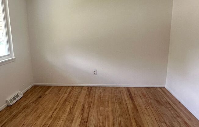 4bd Single Lee/Harvard Area Cash Pay/Section 8