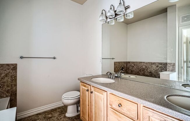 2 beds, 2 baths, $2,800, Unit Dr #203