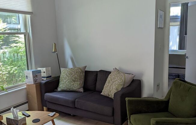 Mid Cambridge 1 bedroom with garage parking for 9/1