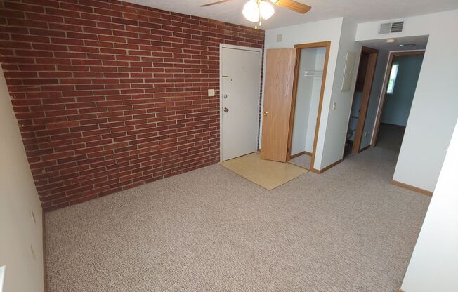 2 beds, 1 bath, 672 sqft, $930, Unit 1219-10