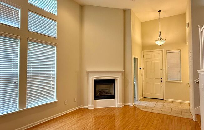 COMING SOON! | $3,700 / 3BR GORGEOUS CENTRAL FREMONT TOWNHOME IN PARKMONT