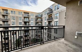 1 bed, 1 bath, 779 sqft, $1,600