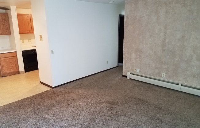 2 beds, 1 bath, 840 sqft, $925, Unit 102