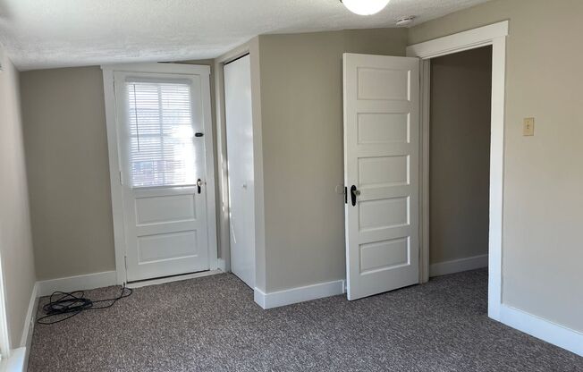 2 beds, 1 bath, $1,295