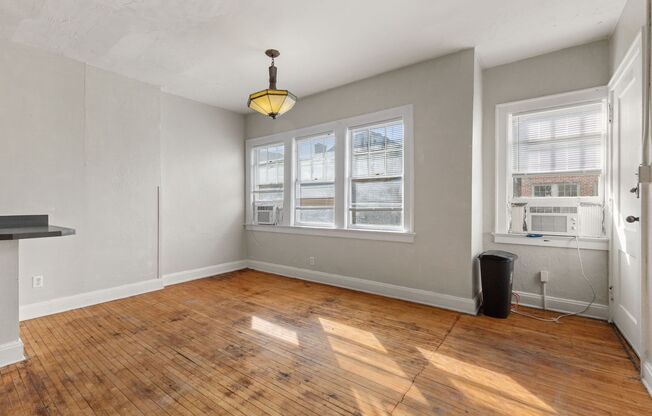 2 beds, 1 bath, 857 sqft, $1,025, Unit 11