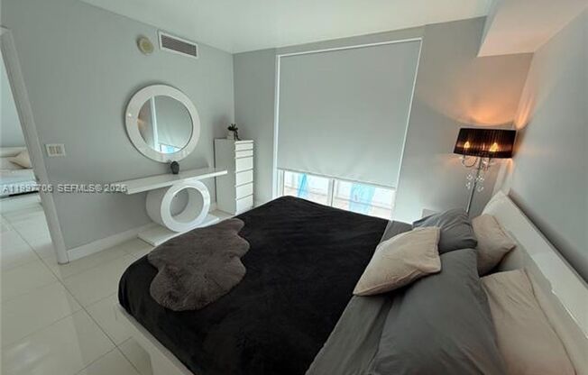 1 bed, 1 bath, 800 sqft, $3,400, Unit 50 Biscayne Blvd # 1907
