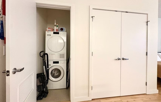 Studio, 1 bath, 641 sqft, $3,500, Unit 210