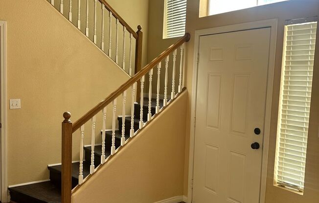 Beautiful 4 Bedroom Home on the Golf Course in Guard-Gated Community!