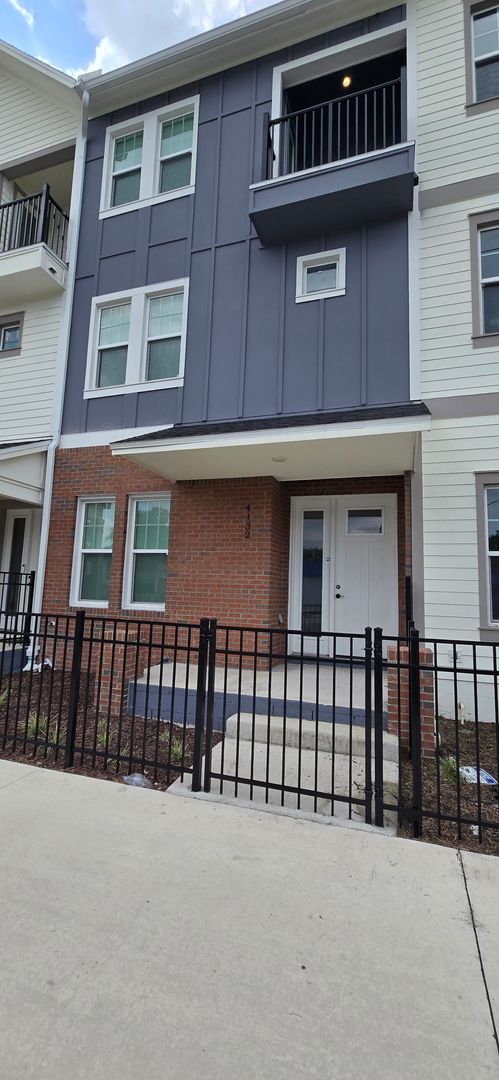 Brand New 5 bed / 4 Bath Townhouse