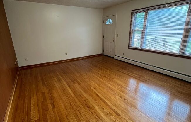 2 beds, 1 bath, 903 sqft, $1,290, Unit D-3