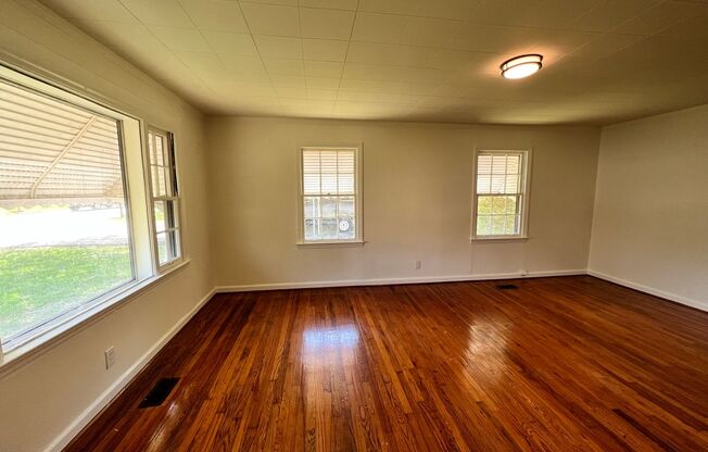 Now available! 2bedroom 1 bathroom with garage