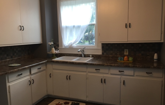 2 beds, 1 bath, $895