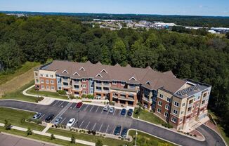 Cozy 3rd Floor 1 Bed Near Oakwood Mall!