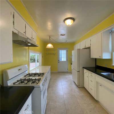 2 beds, 1 bath, 926 sqft, $3,200