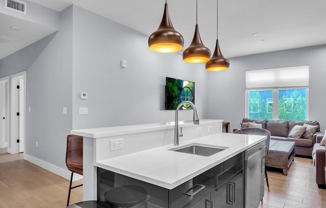 3 beds, 2 baths, 1,090 sqft, $5,250, Unit 318