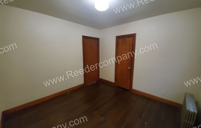 3 beds, 1 bath, $1,050, Unit 1F