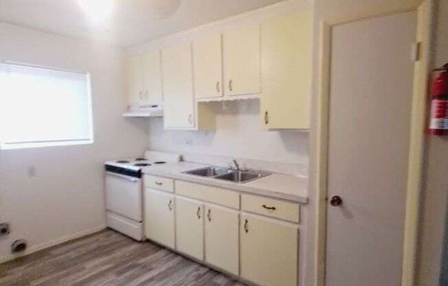 2 beds, 1 bath, 800 sqft, $1,090