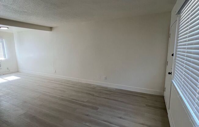 2 beds, 1 bath, $2,450, Unit 7