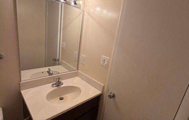 2 beds, 2 baths, 1,000 sqft, $1,950, Unit 14208 #A1