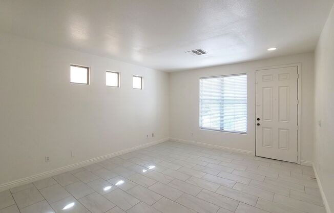 4262 Sugar Dr - 3 bedrooms , 2.5 bathrooms , 1516 SQFT