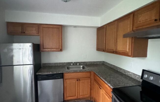 2 beds, 1 bath, 750 sqft, $1,350, Unit 22