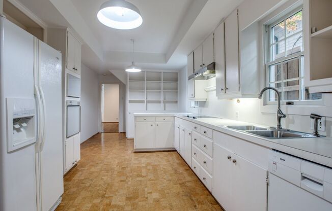 Wonderful 4 Bedroom 3 Bath Home on Mockingbird at Hillcrest