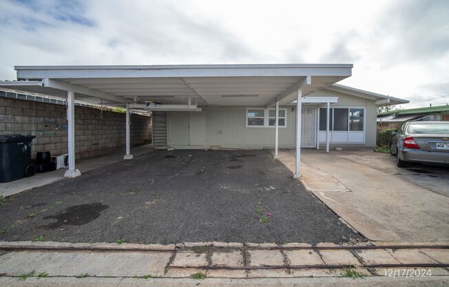 4 BD/3 BA/4 Parking stall Home in Ewa Beach - Pets OK