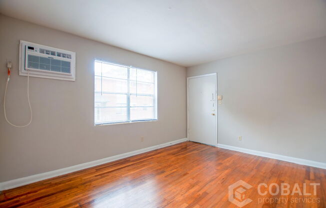 896 GREENWOOD AVE NE