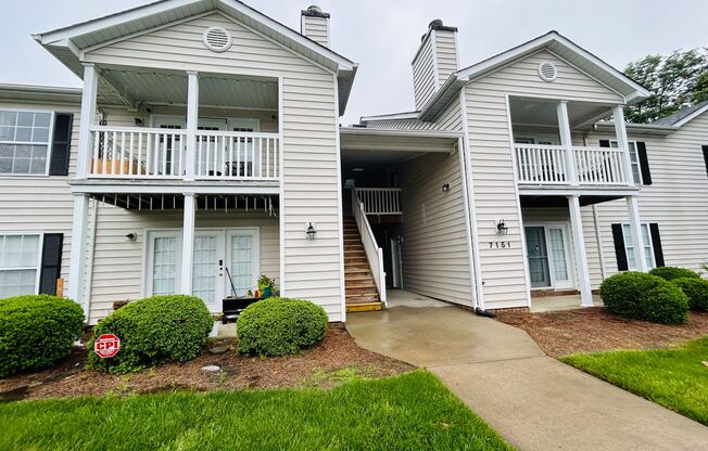 Beautiful Maintenance free 2 bedroom 2 bath main level condo in NW Greensboro off W. Friendly Ave.