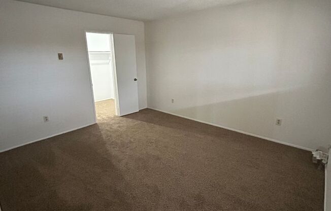 2 beds, 1 bath, 750 sqft, $2,400, Unit 869 Cypress Avenue