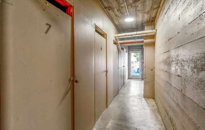 1 bed, 1 bath, 700 sqft, $1,700, Unit 06