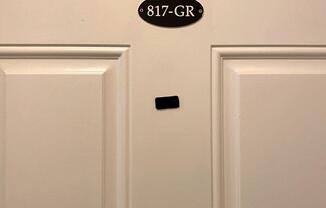 815 817 W ADDISON