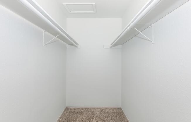 1 bed, 1 bath, 727 sqft, $899