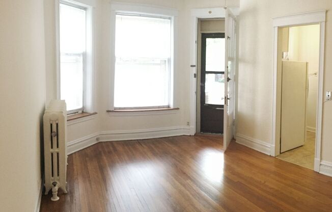 5440-42 N Winthrop Ave