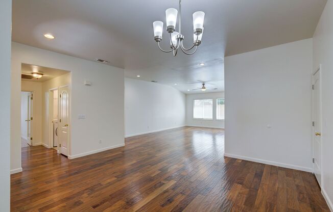 2573 E Skyview