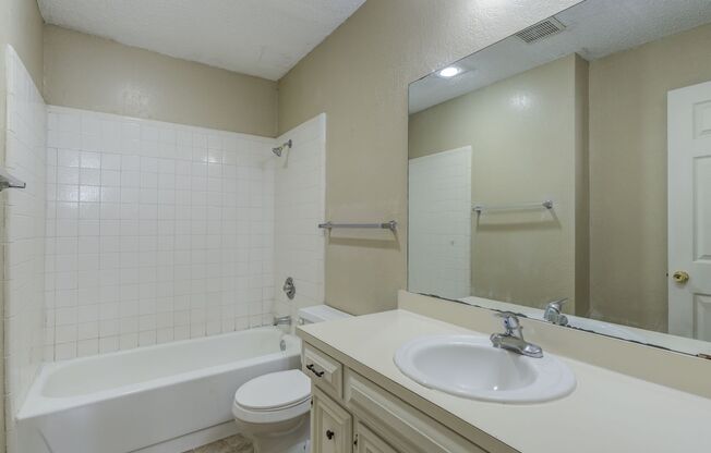 2 beds, 2 baths, 926 sqft, $737, Unit #29