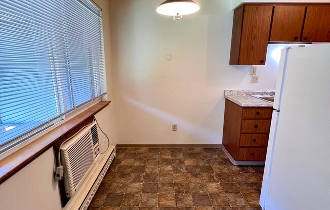 1 bed, 1 bath, 600 sqft, $925, Unit M