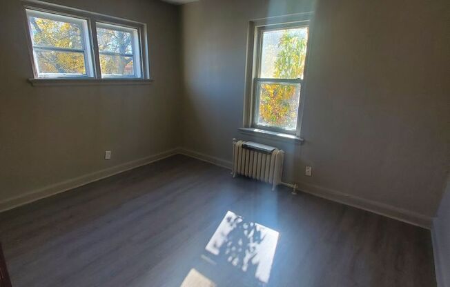 2 beds, 1 bath, 880 sqft, $850, Unit 3